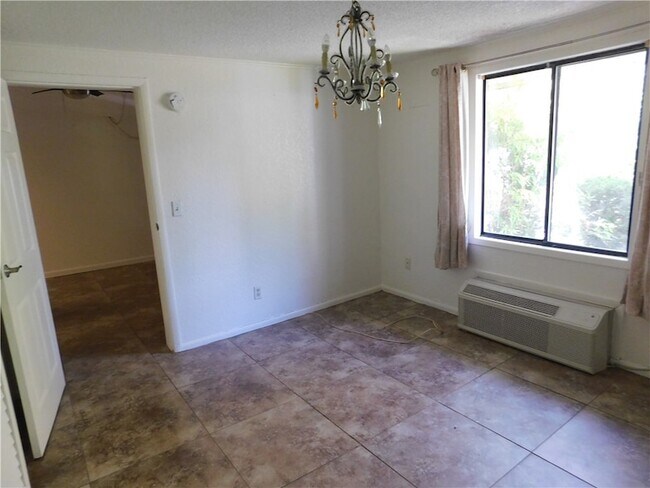 Building Photo - 485 7th Pl