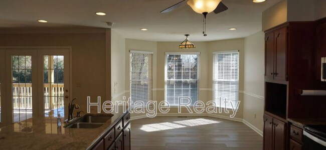 Building Photo - 867 Westgate Dr