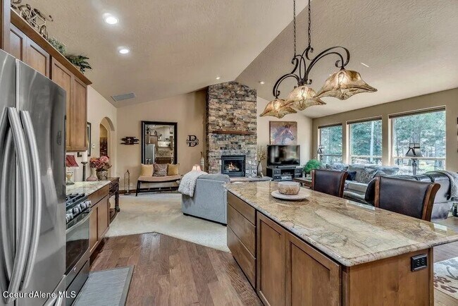Building Photo - Pebble Creek
