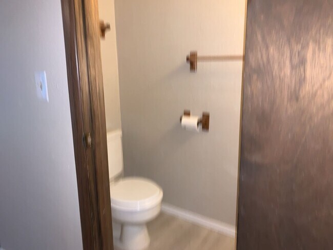 Building Photo - Beautiful 3Bd/1.5 Ba Federal Way Home.