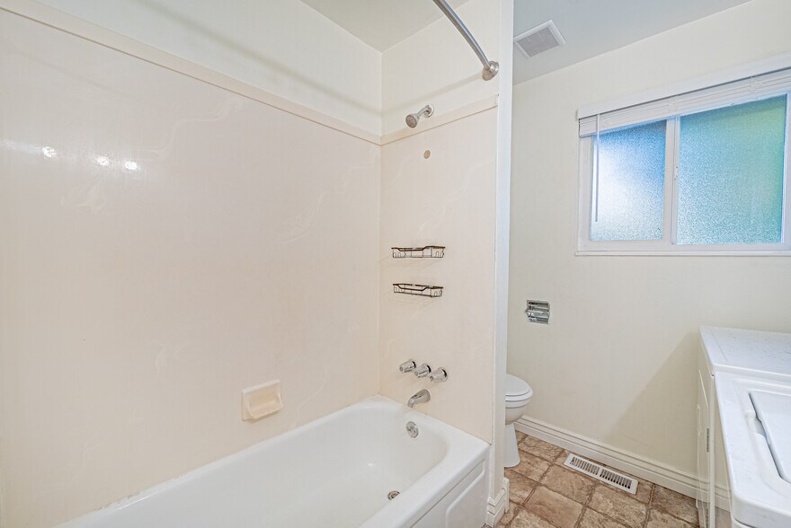 Building Photo - 487 S 450 E