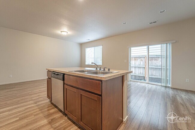 Building Photo - 1400 NE 85th Way