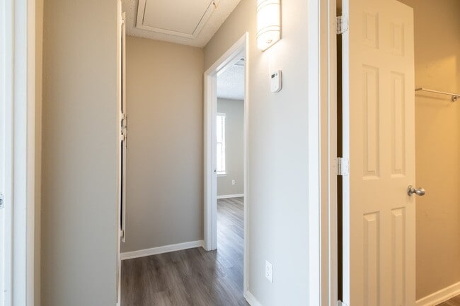 Building Photo - 238 S Las Vegas Trail