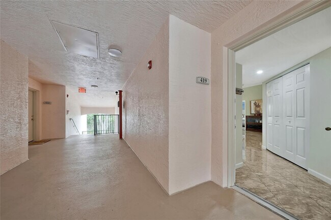 Building Photo - 2005 SE 10th Ave