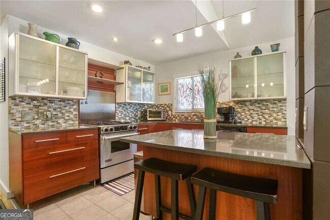 Building Photo - 2056 Arlington Ave NE