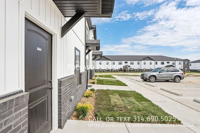 Building Photo - 1402 Parkview Dr