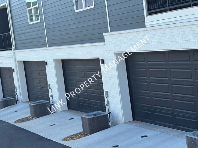 Building Photo - Brand New Townhome 3/3 Downtown near UTC and Erlanger