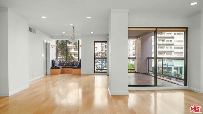 Building Photo - 10724 Wilshire Blvd