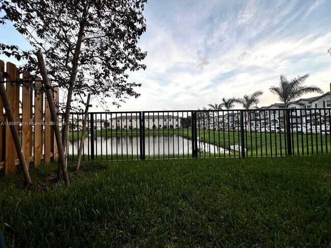 Building Photo - 5534 NW 27th Pl