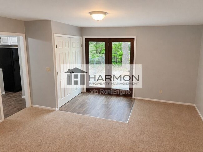 Building Photo - 6458 NW Parkview St