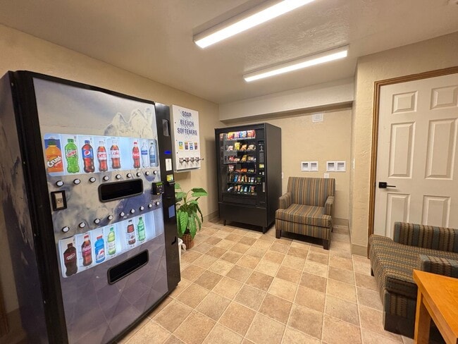 Building Photo - Brian Head Rental All utilities Included!!