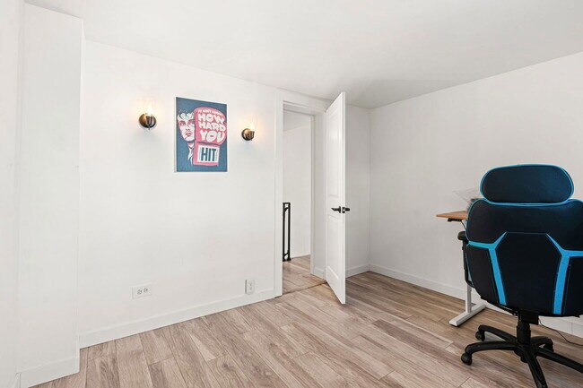 Building Photo - 629 Sears St