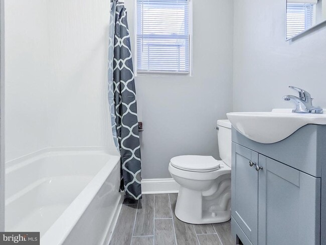 Building Photo - 211 Main St