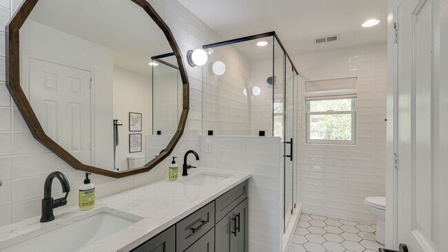 Building Photo - Modern Remodeled 4 Bedroom Rental Home in Brentwood