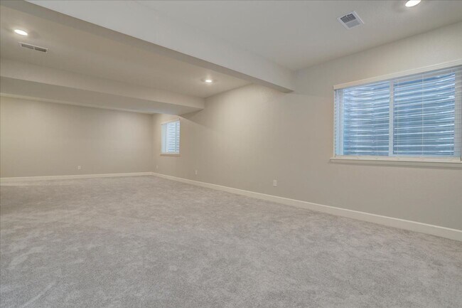 Building Photo - 5-Bed/4-Bath built in 2022!