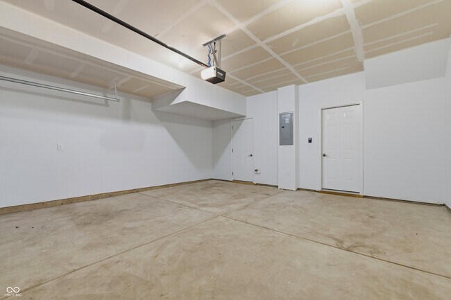 Building Photo - 14549 Elsmere Ln