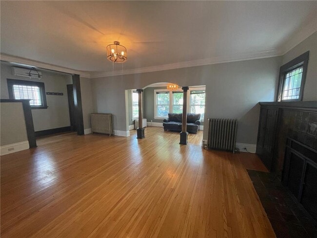 Building Photo - 3310 Holmes Ave