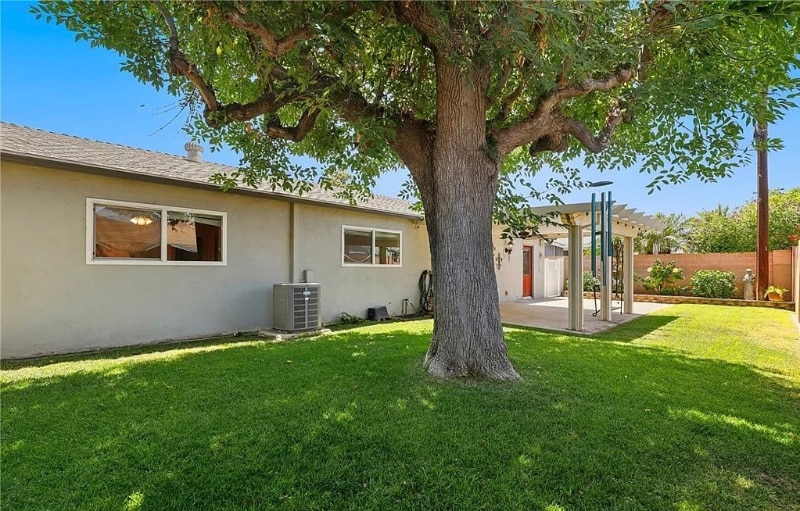 Building Photo - 2205 E Quincy Ave