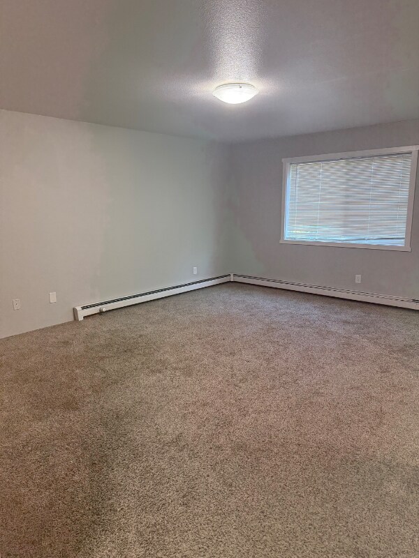 Building Photo - 551 N Robin Cir