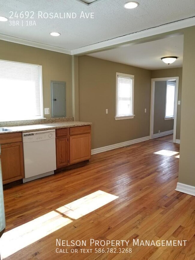 Building Photo - 3 Bedroom Ranch, Hardwood Floors, Recessed...