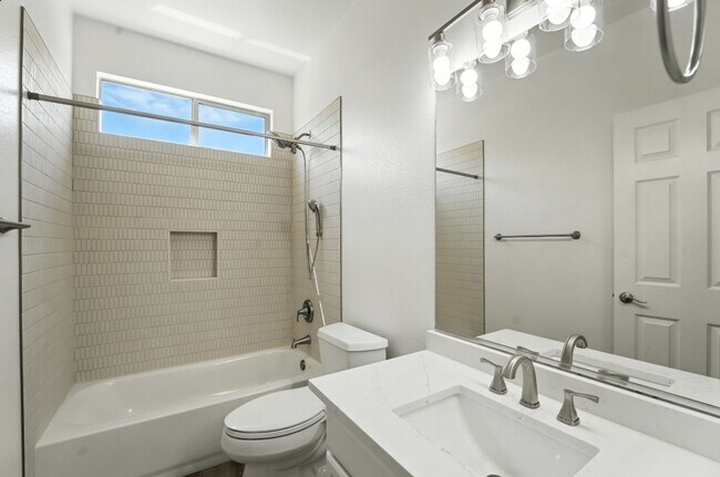 Building Photo - Fully Remodeled 2BR + Den in Trilogy at Po...