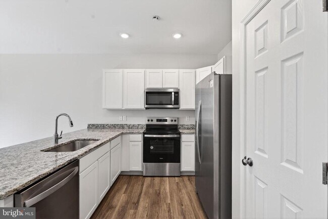 Building Photo - 183 Caterpillar Dr