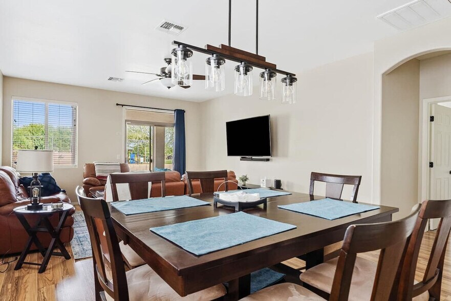 Building Photo - 488 E Diamond Trail