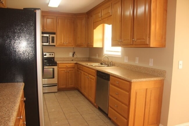 Building Photo - End of cul-de-sac quiet rancher in Owens Cross Roads