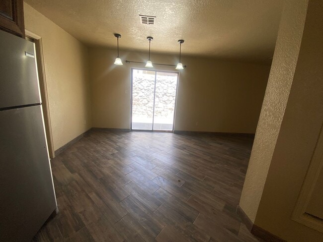 Building Photo - Adorable Home Centrally located in Loma He...