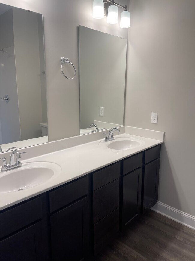 Building Photo - 2-Bedroom Townhome in Lenoir City