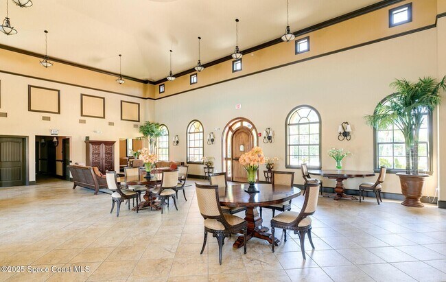 Building Photo - 725 Ventura Dr