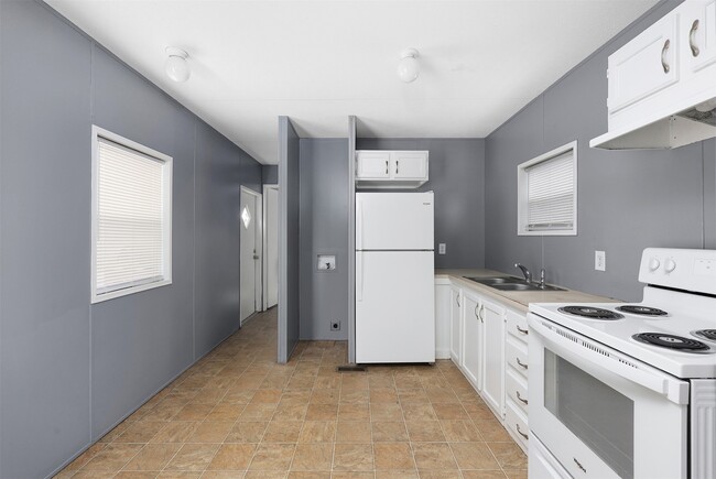 Building Photo - 5015 39th St E