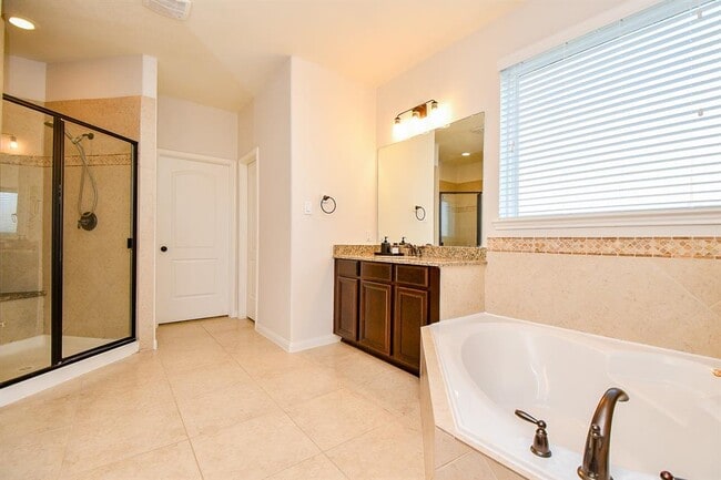 Building Photo - 3515 Summer Ranch Dr