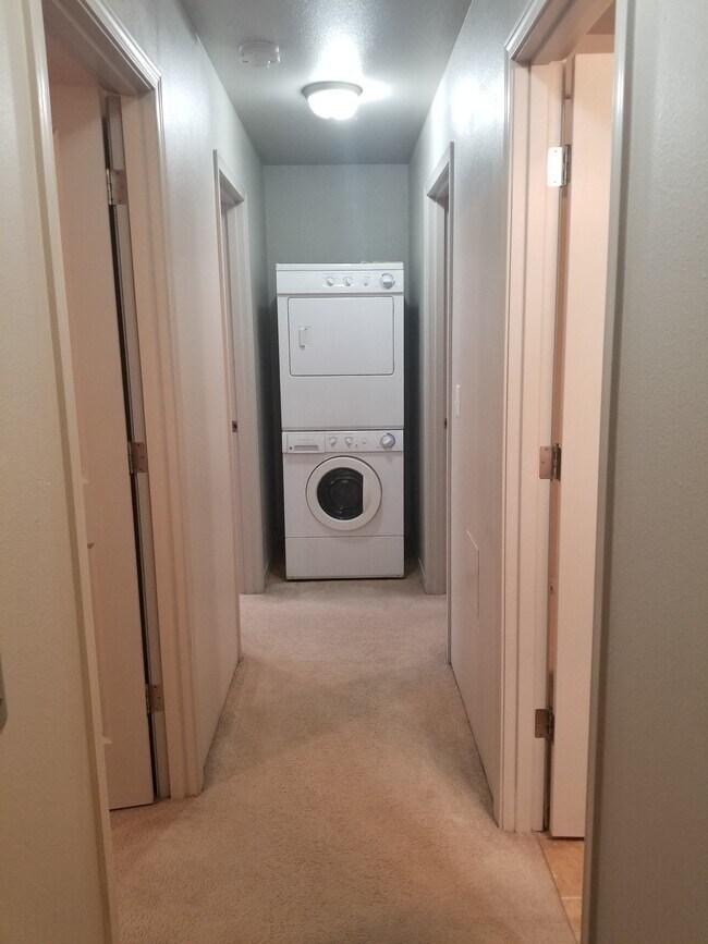 Building Photo - NE West