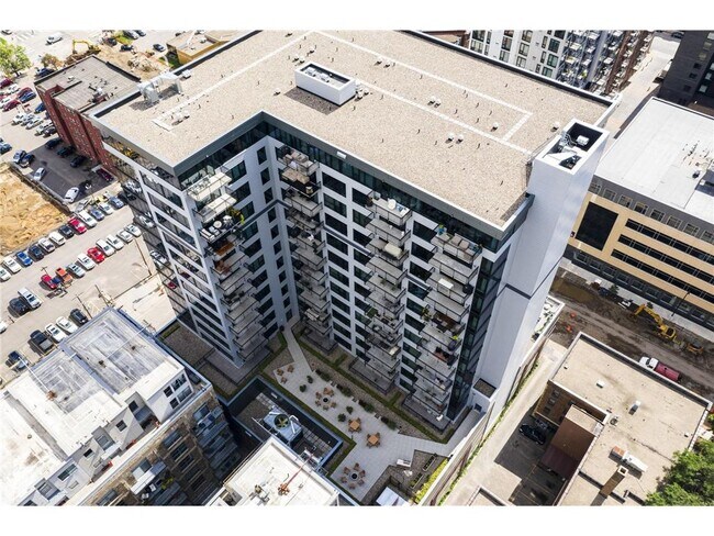 Building Photo - 740 Portland Ave