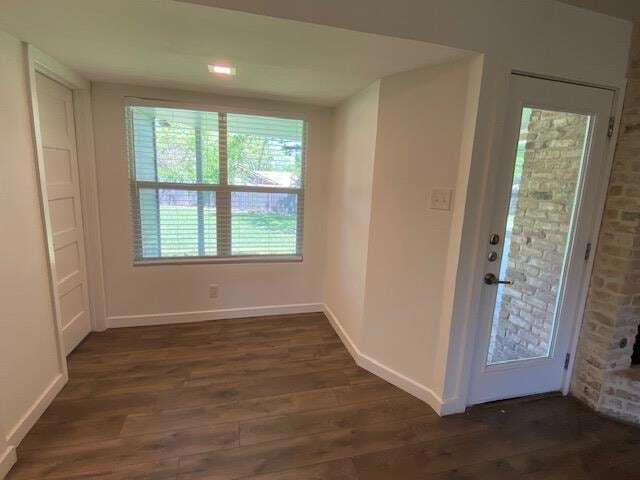 Building Photo - 900 Riddlewood Dr