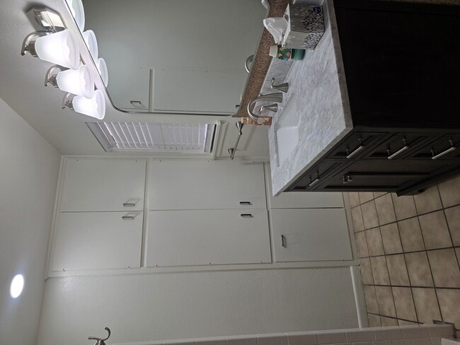 Building Photo - 4904 Locust Ave