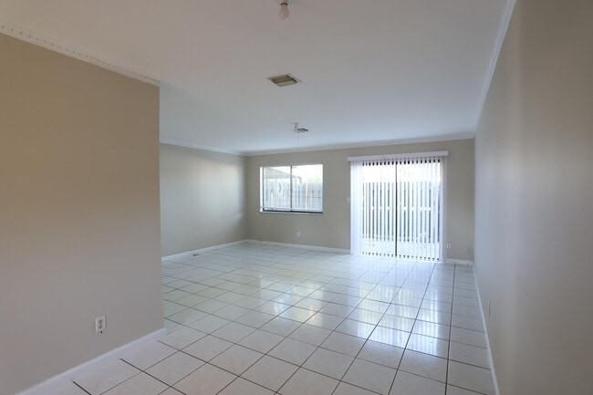 Building Photo - 101 Shoreview Dr
