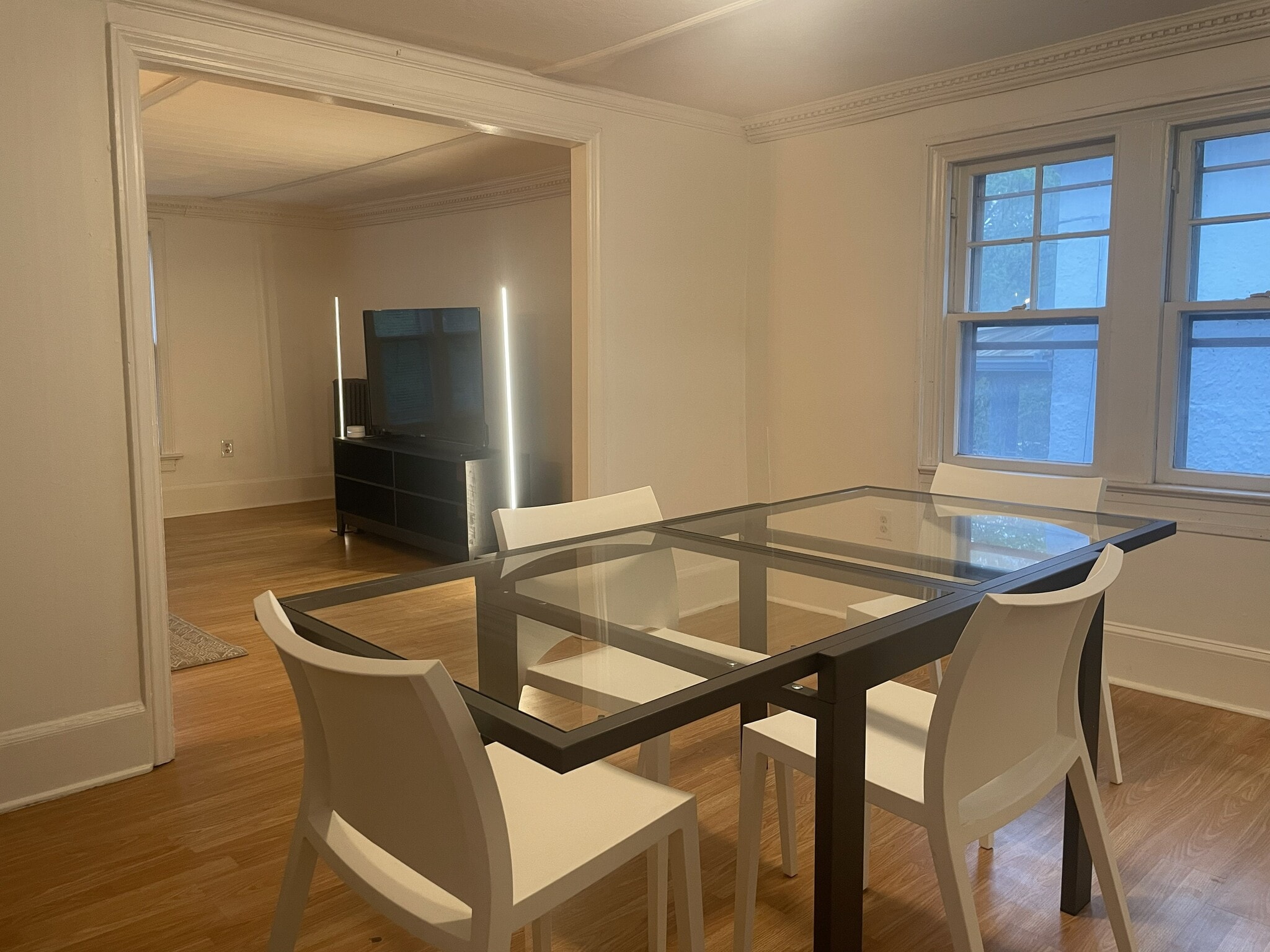 living - 826 N Aurora St