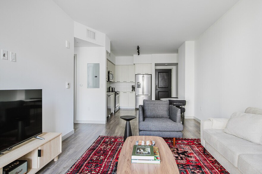 Building Photo - 221 SW 12th St