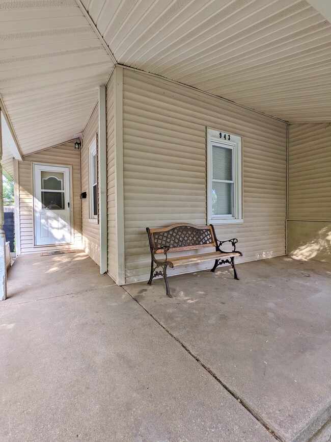 Building Photo - 943 Glenbrook Ave