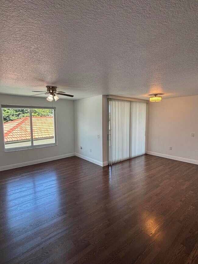 Building Photo - 409 Villa Cir