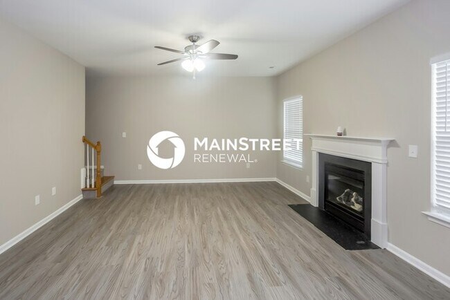 Building Photo - 4 Bedroom Pet-Friendly Home in Charlotte, NC with Main Street Renewal