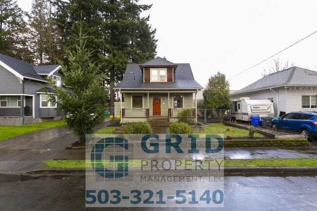 Building Photo - Spacious 3 Bedroom, 2 Bath Craftsman - Creston Park Neighborhood - A Must See!