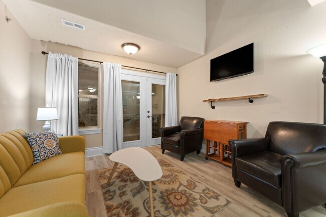 Building Photo - Unfurnished or Furnished 2 bedroom 2 bath Condo/Apartment in a Gated Community,  Blue Eye, MO,  N...