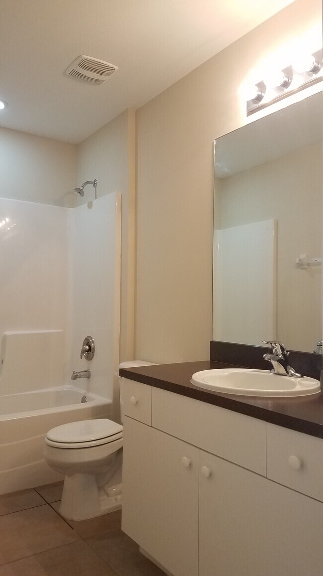 Building Photo - 429 Piper Ave