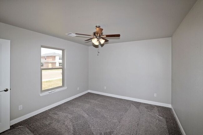 Building Photo - New Construction in City View!