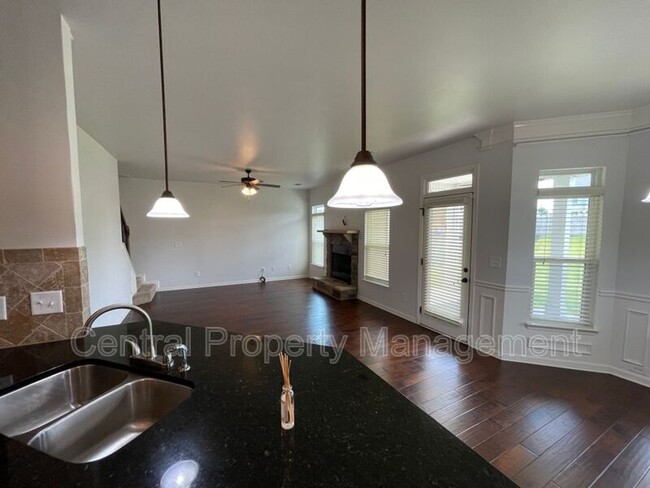 Building Photo - 514 W Holloway Dr