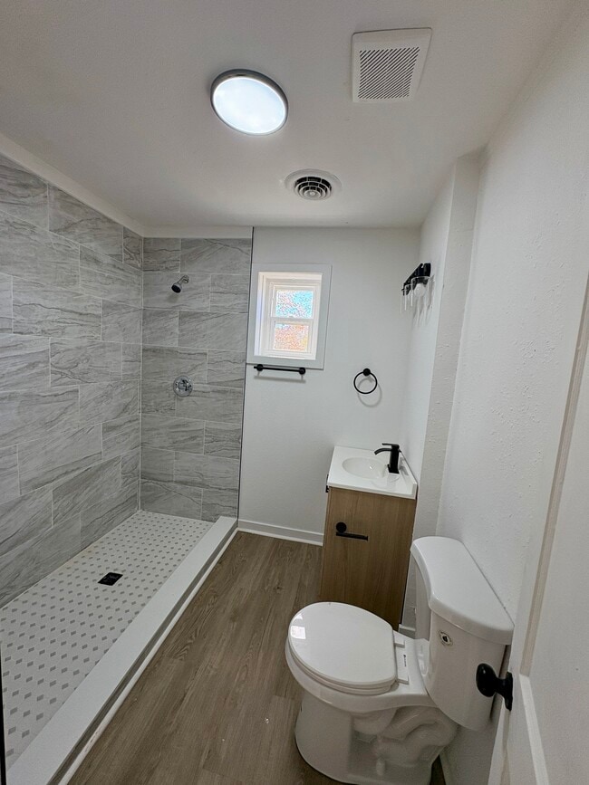 Building Photo - 889 W Main St