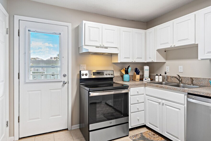 Building Photo - 215 Venus Ct